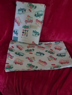 Indoor/Outdoor Tablecloth/4 Placemats with Colorful Ice Cream Truck Print
